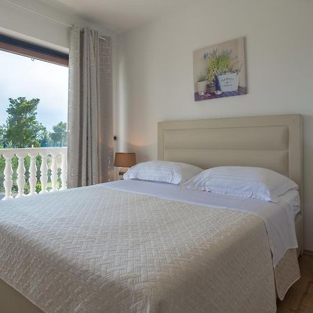 Apartments Emanuela Sukošan Eksteriør bilde