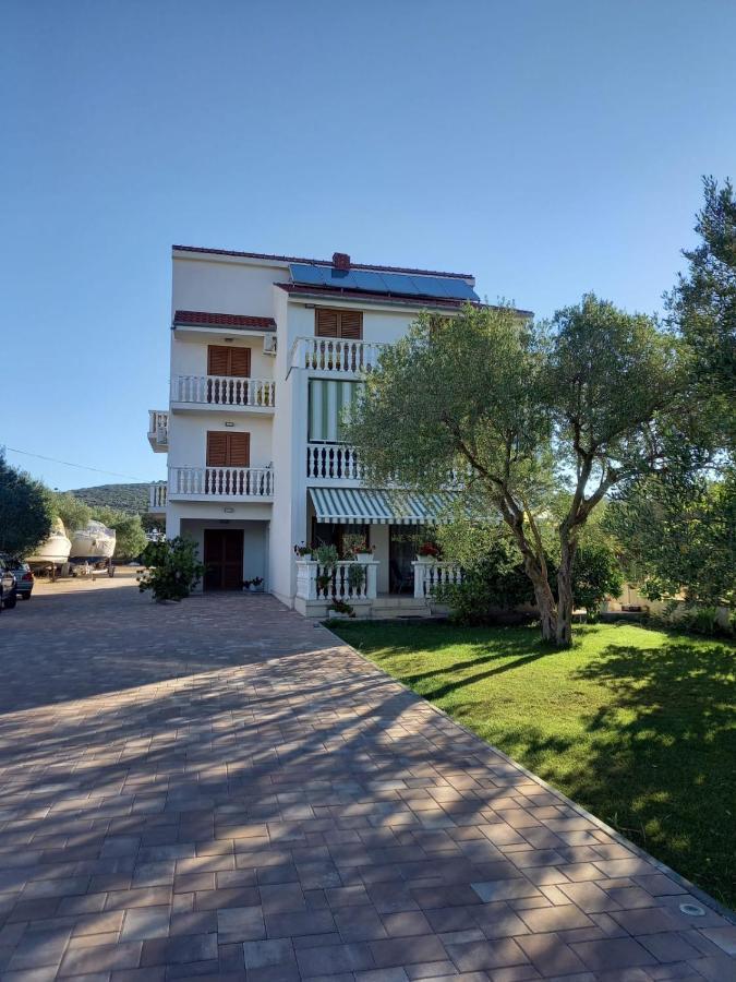 Apartments Emanuela Sukošan Eksteriør bilde